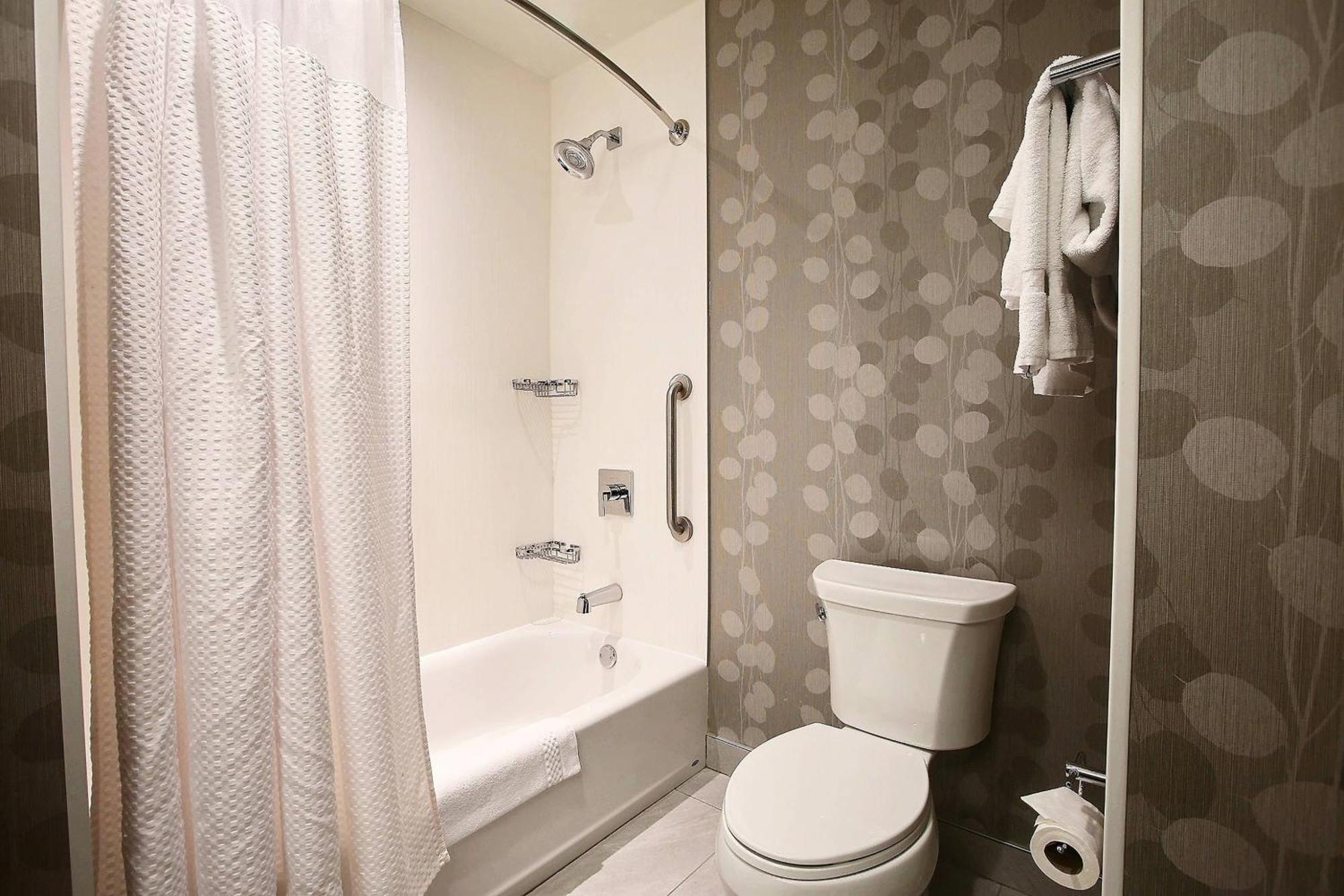 Courtyard By Marriott Quebec City Exterior photo