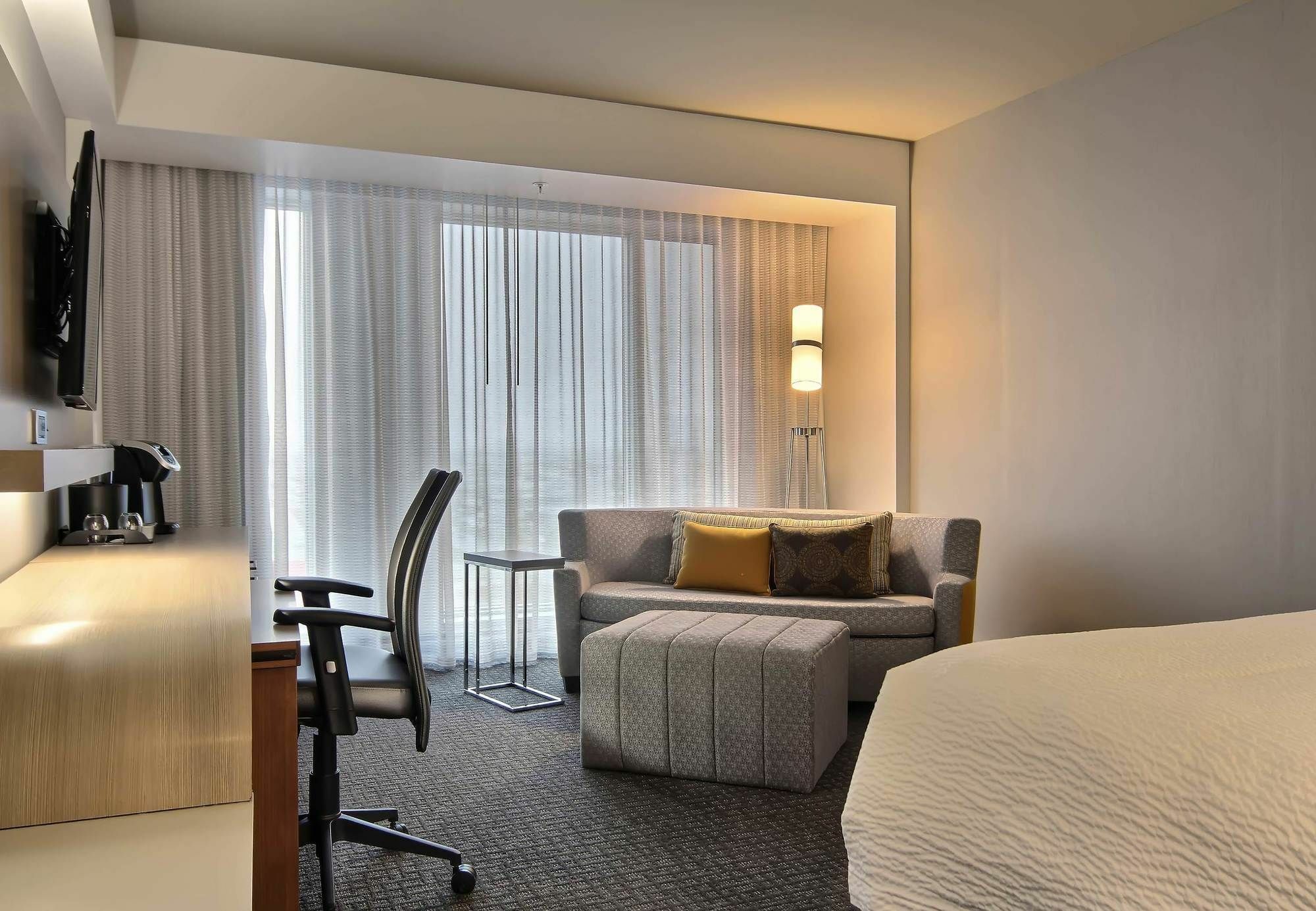 Courtyard By Marriott Quebec City Exterior photo