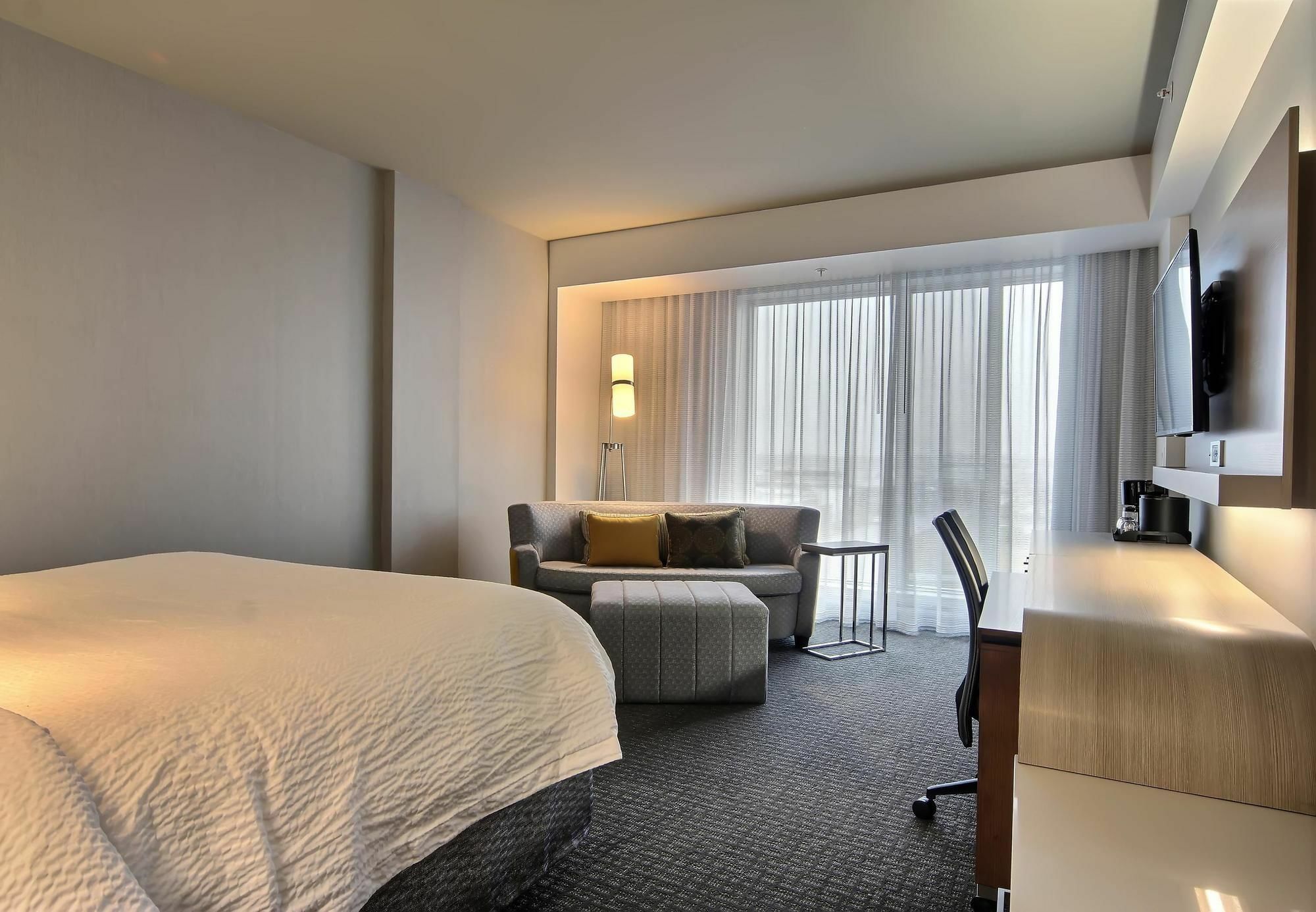 Courtyard By Marriott Quebec City Exterior photo